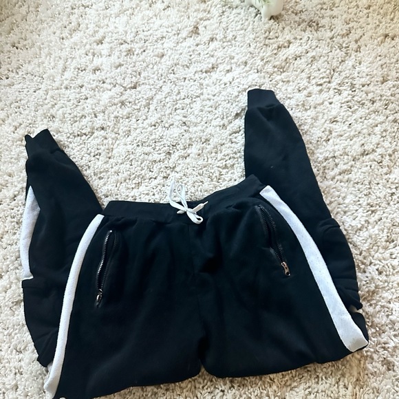 Men’s streetwear track pocketed baggy zippered skate fashion pants. - Picture 2 of 4